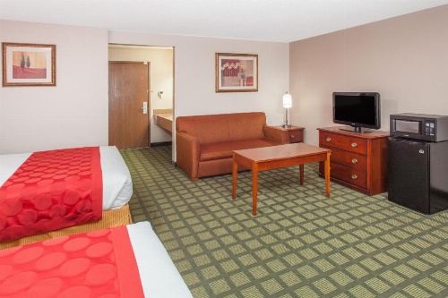Ramada Limited Decatur image 16