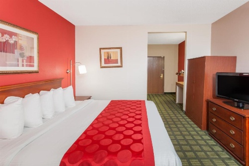 Ramada Limited Decatur image 21