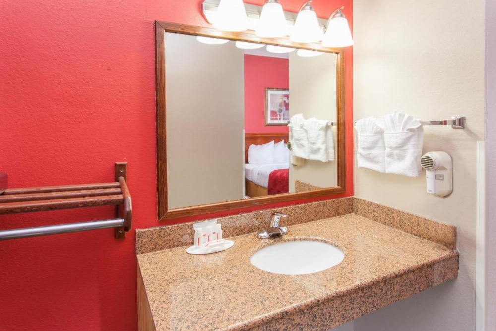 Ramada Limited Decatur Image 23