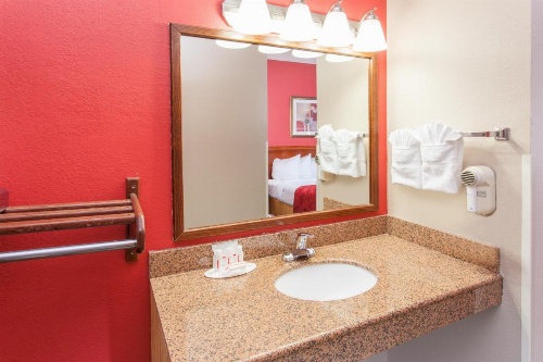 Ramada Limited Decatur image 23