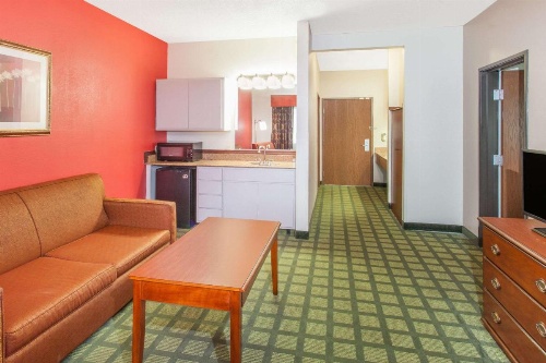 Ramada Limited Decatur image 27