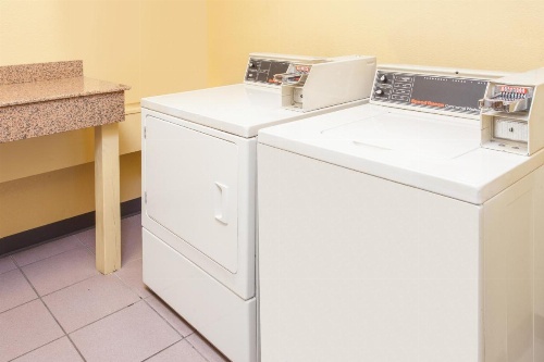 Ramada Limited Decatur image 6