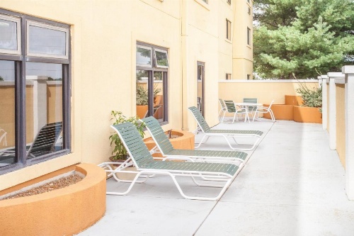 Ramada Limited Decatur image 7