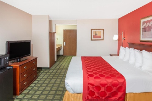Ramada Limited Decatur image 8